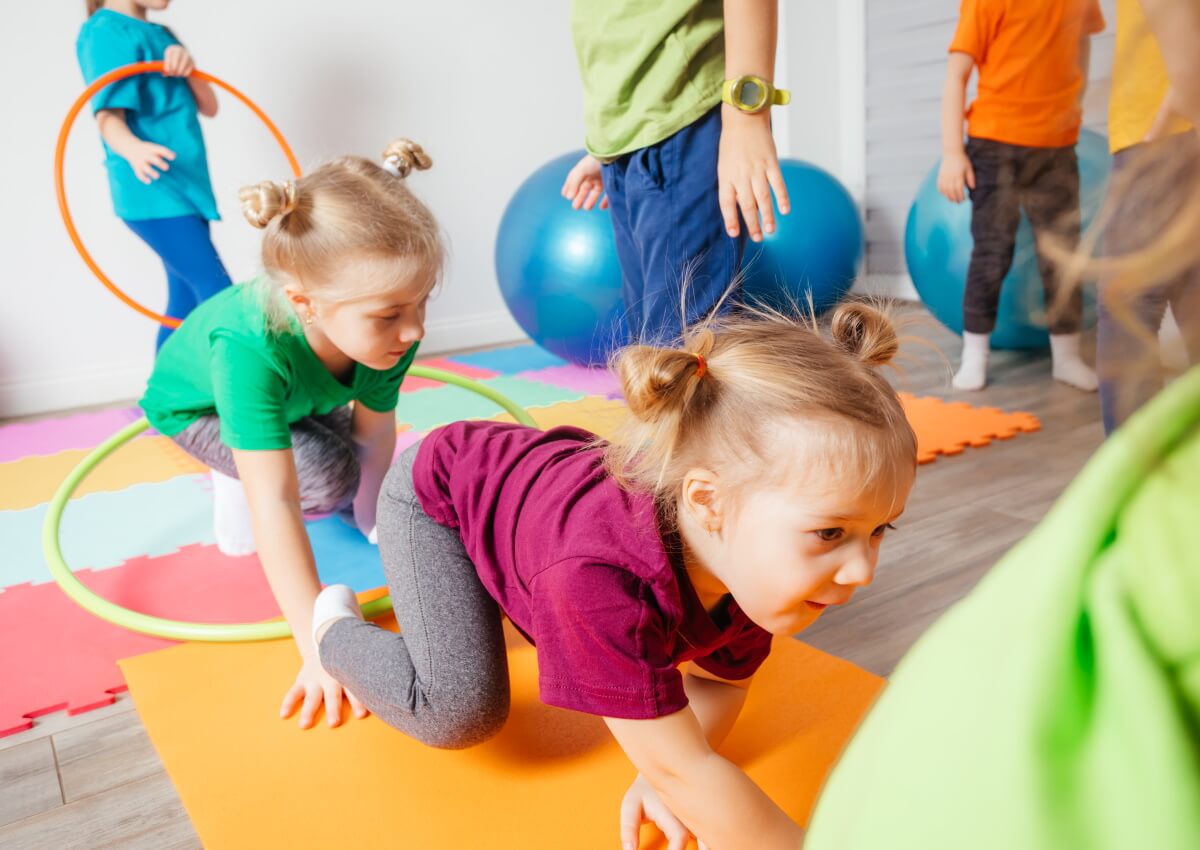  Bewegungsspiele Kindergarten und Grundschule: Einfache Ideen Motiv 