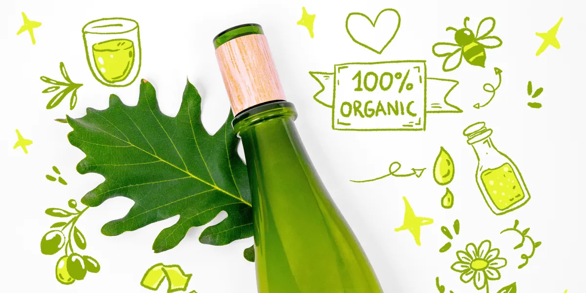 Empco Richtlinie: Grüne Glasflasche mit Korken auf einem Eichenblatt, umgeben von handgezeichneten grünen Symbolen für Bio-Qualität – Herz, Biene, Kamille, Recycling-Zeichen und '100% Organic'-Banner, auf weißem Hintergrund.
